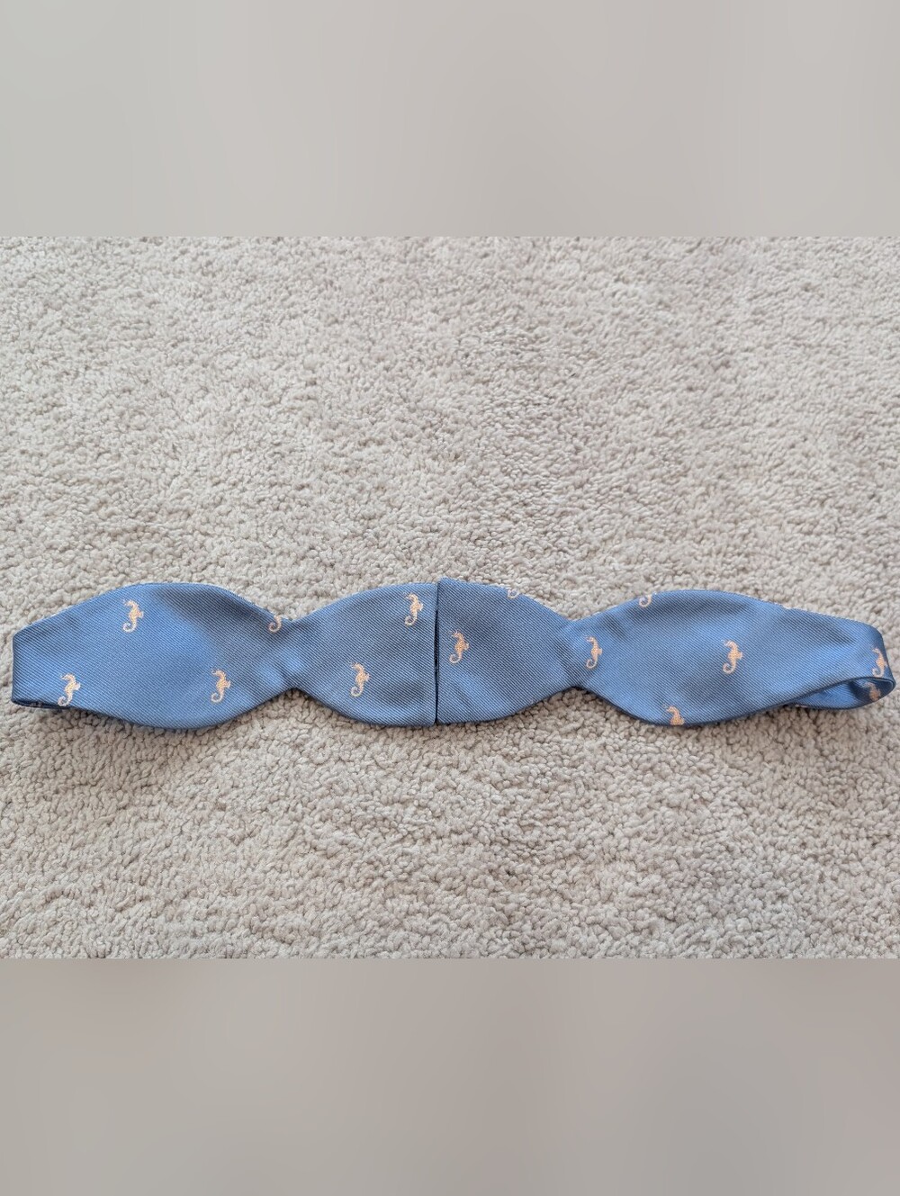 J. McLaughlin Blue Coral Seahorse Bow Tie Nautical Beach 100% Silk Adjustable - Picture 3 of 9